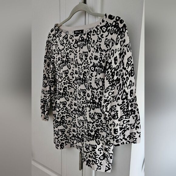 Dalia Black and White Leopard Print Women's Top - Picture 4 of 4